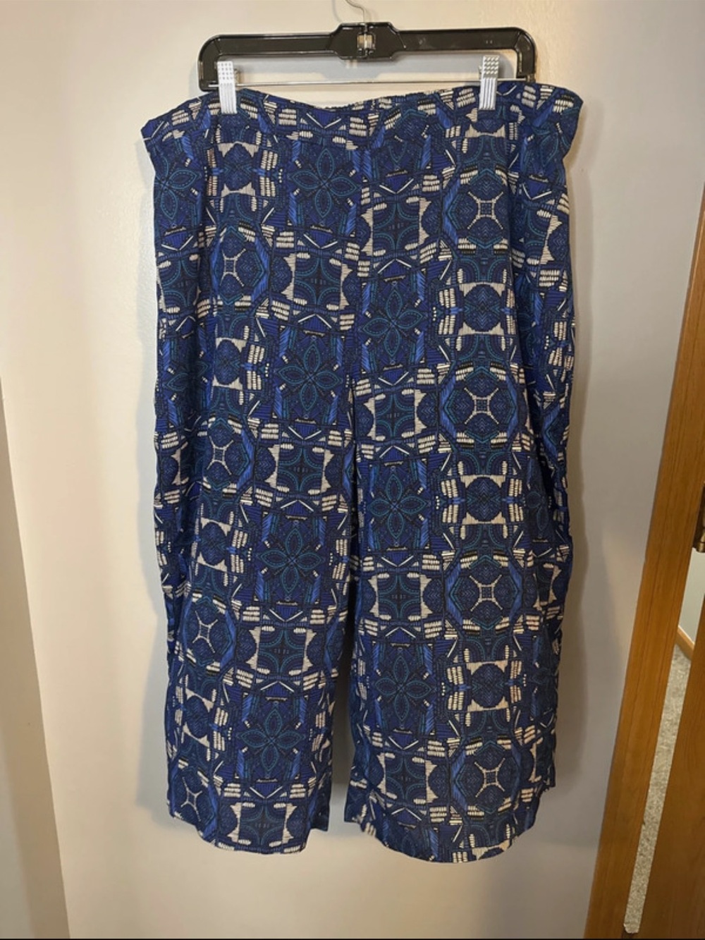 Cato Blue & White Geometric Cropped Pants